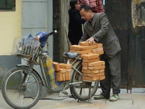 Shanghai off to work