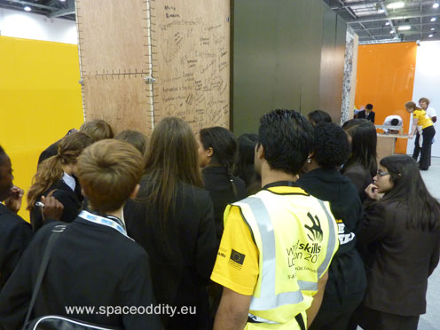 Bigger picture crowd