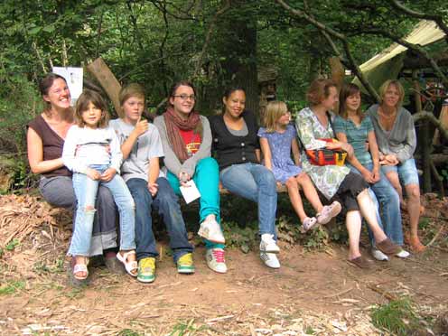 Hinchee Hung Extreme-seating sculpture trail