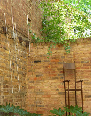 Hinchee Hung Full tilt drawing in space