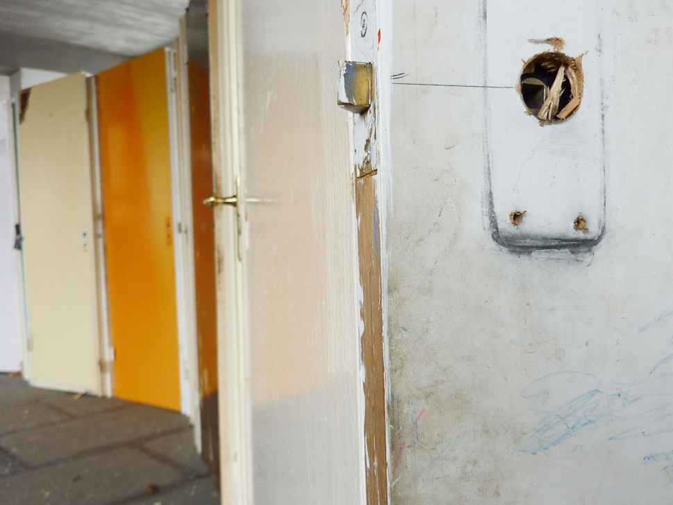 Hinchee-Hung-Behind-closed-doors